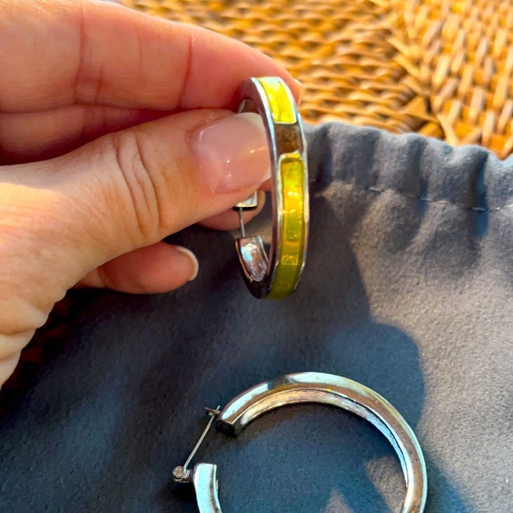 💝 RARE! VTG *Givenchy* 1.5” Yellow Inlaid Enamel Hoop Earrings READ - Picture 3 of 14